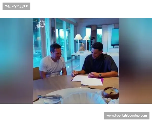 布克签下2年1.45亿续约合同 成为NBA提前续约年薪新纪录保持者